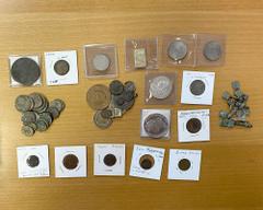 World - Group Lots WORLDWIDE: Various, LOT of 59 coins & objects, including 41 coins and tokens including 4 medieval European coins (incl. Cologne AR pfennig of Conrad v. Hochstaden, Byzantine AE teta
