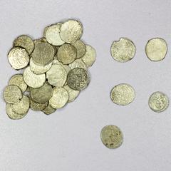 Group Lots - Islamic ISLAMIC: OTTOMAN EMPIRE: Mehmet I, 1413-1421, LOT of 39 silver akçes, mints of Balad, Edirne, Amasya, Bursa, Serez, and Ayasuluk; probably about 2/3 dated 816, the rest 822, also 