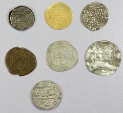 Group Lots - Worldwide WORLDWIDE: LOT of 5 Islamic & 2 Indian coins, Islamic: Abbasid, al-Radi, AR dirham, Wasit AH32(7?) (VF, weak strike); Umayyads of Spain, AR dirham, al-Andalus 198 (VF); Samanid 