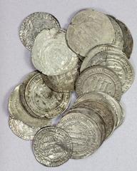 Group Lots - Islamic ABBASID: LOT of 19 silver dirham and 1 half dirham of various caliphs, al-Mu'tadid: al-Basra AH282; Hamadan 282 (chipped); Madinat al-Salam 285, 287; and Surra man Ra'a 284, 288; 