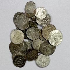 Group Lots - Islamic MEDIEVAL ISLAMIC: LOT of 26 silver and 1 copper coin, including Abbasid (1 pc), Rassid (1), Ayyubid (2), Mamluk (4), Karamanid (4), Ottoman (2), Qarakhanid (1, copper); Zangid (1)