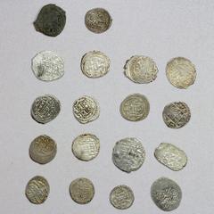 Group Lots - Islamic OTTOMAN EMPIRE: Süleyman Celebi, 1403-1410, LOT of 1 copper and 16 silver coins, types A-1296, AR akçe, no mint, AH806 (13), and A-1297, AE mangir, also no mint, AH806, plus type 