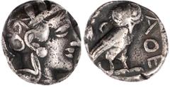 Altgriechische Münzen Altgriechische Münzen, Attika, Athen Tetradrachme nach 449 v. Chr. Athenakopf mit attischem Helm r./AOE Eule, dahinter Lorbeerzweig und Halbmond. Starr pl. XXII, 7. 16,13 g. fast