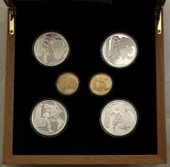 Ausländische Goldmünzen und -medaillen Griechenland Republik 1973 bis heute. Gedenkmünzensatz 6 Münzen: 2 X 100 Euro 2004 auf die Olympischen Sommerspiele in Athen. Fackelläufer und Entfachung des Feu