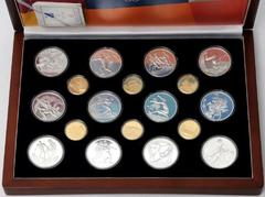 Ausländische Goldmünzen und -medaillen Griechenland Republik 1973 bis heute. Gedenkmünzensatz 18 Münzen: 6 X 100 Euro 2004 auf die Olympischen Sommerspiele in Athen. Die ersten 3 Ausgaben komplett. 6 