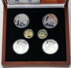 Ausländische Goldmünzen und -medaillen Griechenland Republik 1973 bis heute. Gedenkmünzensatz 6 Münzen: 2 X 100 Euro 2004 auf die Olympischen Sommerspiele in Athen. Fackellaüfer und Entfachung des Feu