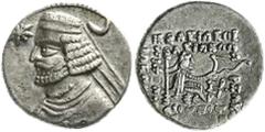 Altgriechische Münzen Parthia Königreich der Arsakiden Drachme 57/38 v.Chr. Rhagae. Brb. l., links Stern, rechts Mondsichel/Arsakes sitzt r., hält Bogen über Monogramm. 3,92 g. Stempelstellung 12 h. s