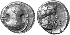 ANCIENT COINS GREEK COINAGE Boeotia Thebes. No.: 4139 Schätzwert/Estimate: CHF 600.- d=22 mm Stater 426/395. Boeotian shield. Rev. Head of Dionysus r., E to r. 11,99 g. SNG Cop. 284. Very fine.