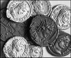 Ancient Coins from other Consignments BYZANTINE EMPIRE Lots No.: 4690 Schätzwert/Estimation: CHF 200.- Lot of 5 Denarii of Caracalla. Tetradrachm, Alexandria of Gallienus. Argenteus of Maximianus and 