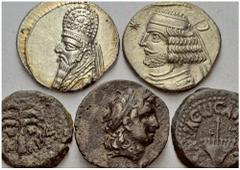 Ancient Coins Lots Greek World. No.: 350 Schätzwert/Estimate: CHF 100 Lot of 2 Parthian drachms (Mithradates II and Orodes II). Seleucid Aes (Tryphon) and two Judean bronzes. Very fine-almost extremel