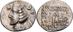 GRIECHISCHE MÜNZEN PARTHER, KÖNIGREICH DER ARSAKIDEN Orodes II., 57-38 v. Chr. AR-Drachme Rhagai Vs.: Büste in Ornat mit Diadem n. l., oben links Stern, rechts Mondsichel über Stern, Rs.: 7-zeilige Be