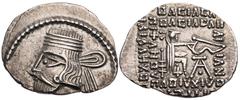 GRIECHISCHE MÜNZEN PARTHER, KÖNIGREICH DER ARSAKIDEN Pakoros I., 78-120 n. Chr. AR-Drachme Ekbatana Vs.: Büste in Ornat mit Diadem n. l., Rs.: 7-zeilige Beischrift, Arsakes thront mit Bogen n. r., rec