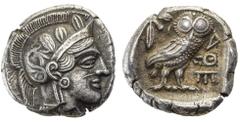 Attika, Athen, östliche Imitation? Levante?, Tetradrachme, nach 449 v. Chr., Vs.: Kopf der Athena mit Scheibenohrring und Helm n. r., darauf Olivenblätter, Rs.: ΑΘΕ, Eule n. r., links im Feld Olivenzw