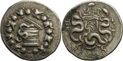 GRIECHISCHE MÜNZEN MYSIEN PERGAMON AR-Cistophor 123-104 v. Chr., unter Her(...) Vs.: Schlange kriecht aus cista mystica, alles in Efeukranz, Rs.: zwei Schlangen winden sich um Gorytos, links Stadtmono