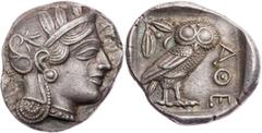 GRIECHISCHE MÜNZEN ATTIKA ATHEN AR-Tetradrachme um 440-412 v. Chr. Vs.: Kopf der Athena mit Helm und Lorbeer n. r., Rs.: Eule steht n. r., Kopf v. v., links Ölzweig neben Mondsichel, alles in quadratu
