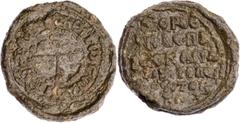BYZANTINISCHE BLEISIEGEL Dorotheos, basilikos Spatharokandidatos & Topoteretes ton ploimon, um 860-900. Bleisiegel Vs.: Stufenkreuz im Binnenreif mit Umschrift, Rs.: 6 Zeilen Schrift Athen (JIAN 6, 19