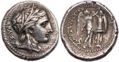 GRIECHISCHE MÜNZEN SIZILIEN SYRAKUS Agathokles, 317-289 v. Chr. AR-Tetradrachme 310-306/5 v. Chr. Vs.: Kopf der Kore-Persephone mit Ährenkranz n. r., Rs.: Nike steht n. r. und errichtet Tropaion, link