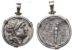 Coin Jewelry Seleukid Kingdom, AR tetradrachm, Antiochos VII Euergetes, ca. 138-129 BC, aligned axis, mounted in heavy silver bezel with 14K gold prongs and shackle bail. 22.47 grams total. Diademed h
