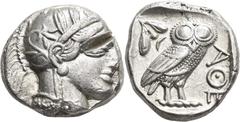 Attika: Athen: AR-Tetradrachme ca. 450 v.Chr. 17,12 g. Kopf der Athena mit lorbeerbekränztem attischem Helm nach rechts / Eule mit Olivenzweig mit Frucht und Mondsichel, AΘE. Prüfhieb über dem Auge. S