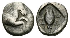 Thessalian League AR Hemidrachm, c. 470-460 BC Thessalian League. AR Hemidrachm (13-14 mm, 2.78 g), c. 470s-460s BC. Obv. Forepart of bridled horse right, emerging from rock. Rev. ΦE-ΘA, grain ear; al