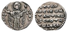 Byzantine Constantine X Ducas AD 1059-1067. Constantinople 2/3 Miliaresion AR 17 mm, 1,04 g + ΘKЄ - ROHΘ, the Virgin Mary standing facing, orans / +ӨKЄ RO/HӨЄI KωN/CTANTINω/ ΔЄCΠOTH/ Tω Δ(OV)KA in fiv