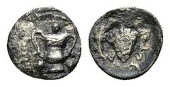 SICILY, Naxos. Circa 415-403 BC. AR Trionkion – Tetras. Kantharos; three pellets (mark of value) around. / Grape bunch on vine. Cahn –; Campana 33A/b; HGC 2, 979. 7 mm, 0,13 g Nearly very fine.