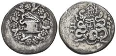 Mysia. Pergamon 133-67 BC. Cistophoric Tetradrachm AR 28mm., 11,67g. Basket (cista mystica) from which snake coils, around, ivy wreath with fruits / Two snakes coiled around a bow case, between the sn