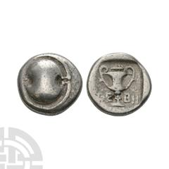 Coins - Greek Thebes - Boeotia - Shield AR Hemidrachm. 425-375 B.C. Obv: Boeotian shield. Rev: kantharos with OE - BH across fields; club above, within incuse square. BMC 64; BCD Boeotia 408; SNG Cop.
