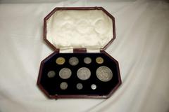 UNITED KINGDOM. Lot of 11 various metals coins. Coin 1: Edward VII, 1901-10, Sovereign 1902. London. Matte Proof. 22.05 mm. 7.9881 g. 917/1000 Gold. (AGW=0.2355 oz.) Coin 2: Edward VII, 1901-10, Half-
