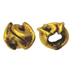 Ancient India. Ancient Indian ear ornament, Deccan region, c. 1st-2nd century AD – lead core clad in gold, clasped under-hang design, of good workmanship, 8.85g.