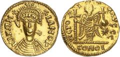 FRANCE / MÉROVINGIENS - FRANCE / MEROVINGIAN Francs, Thierry Ier (511-534). Solidus au nom de Justinien ND (c.530), Gaule. Av. IUYAN+ - +IANOV. Buste casqué ? et diadémé, drapé, de face, à la chevelur