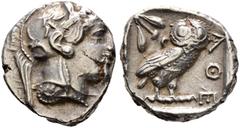 Griechische Münzen. Attika. Athen Tetradrachme 449-415 v. Chr. Athenakopf im attischen Helm nach rechts / Eule mit hersehen­dem Kopf nach rechts stehend vor Olivenzweig und Mondsichel, davor "AOE ". S