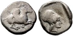Griechische Münzen Korinthia. Korinthos Stater 500-450 v. Chr. Pegasos nach rechts, darunter Koppa / Athenakopf mit korinthischem Helm nach rechts in Quadratum incusum. BMC 75, BCD 23. 8,24 g sehr sch