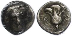 Ancient Coins Antike Münzen - Griechenland 408-394 v. Chr., Hemidrachme, Karien, Rhodos. Av: Kopf des Helios von vorn. Rev: Rose mit Trieb zwischen den Buchstaben "PO". 1,72g, vergl. SNG v. Aulock 278