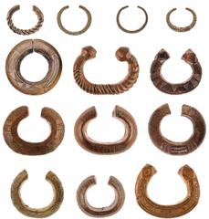 Ancient Coins Antike Münzen - Lots und Sammlungen AFRIKA-Prämonetäre Zahlungsmittel, sehr interessante und umfangreiche Sammlung von unterschiedlichen Manillen aus Kupfer und einigen aus Silber. Insge