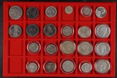 Collections and estates Nachlässe Interessanter Nachlass in zwei Kartons beinhaltet komplette Sammlung BRD 5 und 10 Mark Gedenkmünzen ab 1952, wobei manche Exemplaren mehrfach sind. Darunter befinden 