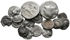 LOTS ANTIKE Varia und Lots. Lot Griechen (17). Lot aus 17 griechischen Silbermünzen (Magna Graecia). Meist kleine Nominale von Tarentum, dabei: 1x Nomos aus Neapolis (g.e.) und 1x Nomos aus Kaulonia (