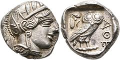 GRIECHISCHE MÜNZEN ATTIKA. Athen. Tetradrachme (17,20 g), ca. 454-404 v. Chr. Av.: Kopf der Athena mit attischem Helm und Lorbeerkranz n.r. Rv.: AΘE, Eule n.r., Kopf v.v., dahinter Olivenzweig und Mon