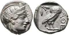 GRIECHISCHE MÜNZEN ATTIKA. Athen. Tetradrachme (17,20 g), ca. 454-404 v. Chr. Av.: Kopf der Athena mit attischem Helm und Lorbeerkranz n.r. Rv.: AΘE, Eule n.r., Kopf v.v., dahinter Olivenzweig und Mon
