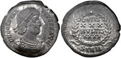 RÖMISCHE KAISERZEIT Constantius II. (337-361) Siliqua, Sirmium (Sremska Mitrovica), 355-361 n. Chr. Av.: D N CONSTAN-TIVS P F AVG, Büste mit Perlendiadem, Drapierung und Kürass n.r. Rv.: VOTIS / XXX /