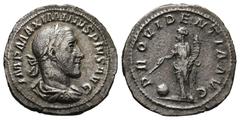 ANTIKE LOTS VARIA UND LOTS. Lot Römer (6). Lot aus 6 Münzen von der Republik (3x Denarii und 1x AE-Denarius) bis Maximinus Thrax (1x Denarius). Meist um f.s.sch., einige etwas besser. (D).