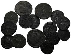 ANTIKE LOTS VARIA UND LOTS. Lot Römer (15). Lot aus 15 römischen Bronzemünzen, darunter: 9x Folles der Tetrarchie und 4x Maiorinen des Constantius II. Um sch.-s.sch. und f.s.sch. (D).