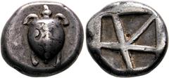 GRIECHISCHE MÜNZEN AIGINA. Aigina. Stater (11,98 g), ca. 480-457 v. Chr. Av.: Wasserschildkröte. Rv.: Fünfgeteiltes Quadratum Incusum. Meadows (Aegina) Gruppe IIIa, HGC 6, 435. Einige kleine Kratzer u