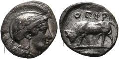 GRIECHISCHE MÜNZEN LUCANIA. Thurium. Triobol (1,11 g), ca. 443-400 v. Chr. Kopf der Athena mit attischem Helm und Lorbeerkranz, im oberen r. Feld A / Stier, am hinteren Oberschenkel A, im Abschnitt Fi