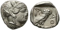 GRIECHISCHE MÜNZEN ATTIKA Athen (D) Tetradrachme (17,06g), ca. 449-404 v. Chr. Av.: Kopf der Athena mit attischem Helm und Lorbeerkranz n.r. Rv.: AΘE, Eule n.r., Kopf v.v., dahinter Olivenzweig und Mo