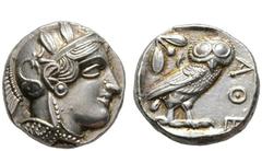 GRIECHISCHE MÜNZEN ATTICA Athen (D) Tetradrachme (17,17g), ca. 449-404 v. Chr. Av.: Kopf der Athena mit attischem Helm und Lorbeerkranz n.r. Rv.: AΘE, Eule n.r., Kopf v.v., dahinter Olivenzweig und Mo