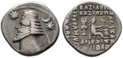GRIECHISCHE MÜNZEN PARTHIA Königreich der Arsakiden Orodes II. (57-38) (D) Drachme (3,65g), Ekbatana. Büste des Königs mit Diadem, davor Stern, dahinter Mondsichel und Stern / Arsakes mit Bogen auf Th