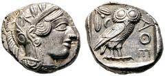 GRIECHISCHE MÜNZEN ATTICA Athen (D) Tetradrachme (17,20g), ca. 449-404 v. Chr. Av.: Kopf der Athena mit attischem Helm und Lorbeerkranz n.r. Rv.: AΘE, Eule n.r., Kopf v.v., dahinter Olivenzweig und Mo