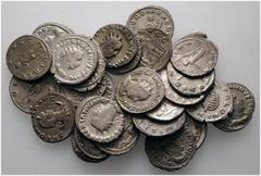 Ancient Coins ANTIKE LOTS Varia und Lots Lot Römische Kaiserzeit (26). Lot aus 16 AR-/Billon-Antoniniani des Valerianus I., 4 AR-/Billon-Antoniniani des Gallienus, 5 AR-/Billon-Antoniniani der Salonin