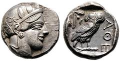 GRIECHISCHE MÜNZEN ATTIKA. Athen. (D) Tetradrachme (17,17g), ca. 449-404 v. Chr. Av.: Kopf der Athena mit attischem Helm und Lorbeer­kranz n.r. Rv.: AΘE, Eule n.r., Kopf v.v., dahinter Olivenzweig und